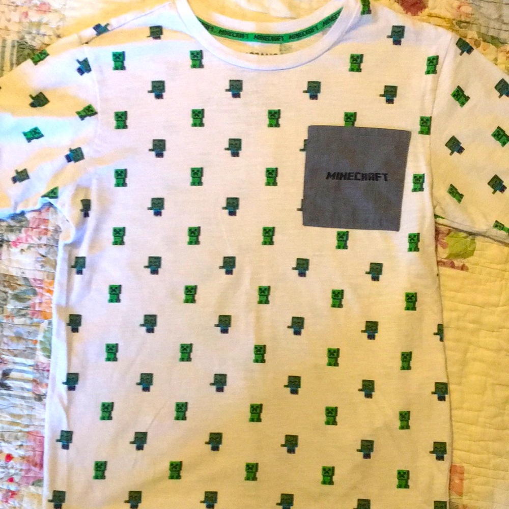 Minecraft creeper tshirt with pocket like new size 14/16